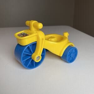 Vintage Fisher Price Little People Bike YELLOW TRICYCLE w/ HITCH 2003